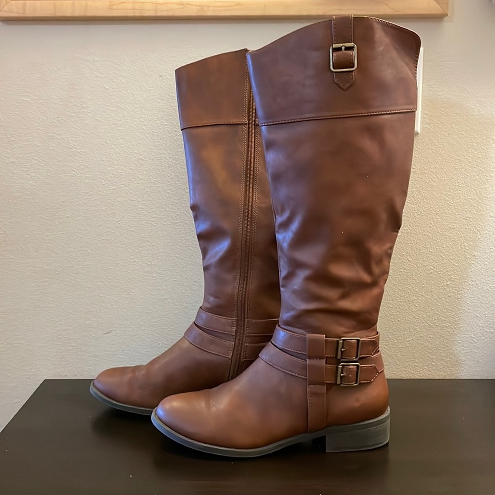 American Eagle Size 8 boots